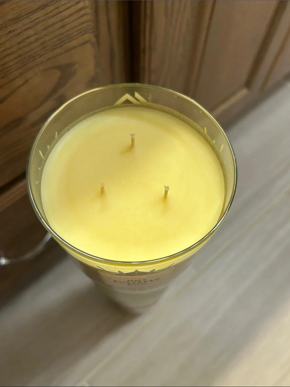 Bath & Body Works Yellow & Gold Hot Buttered Rum Decorative Jar Candle